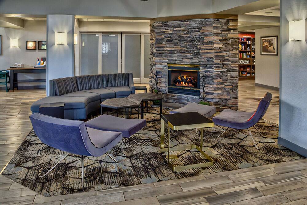 Photo of Livingroom in Wolfchase