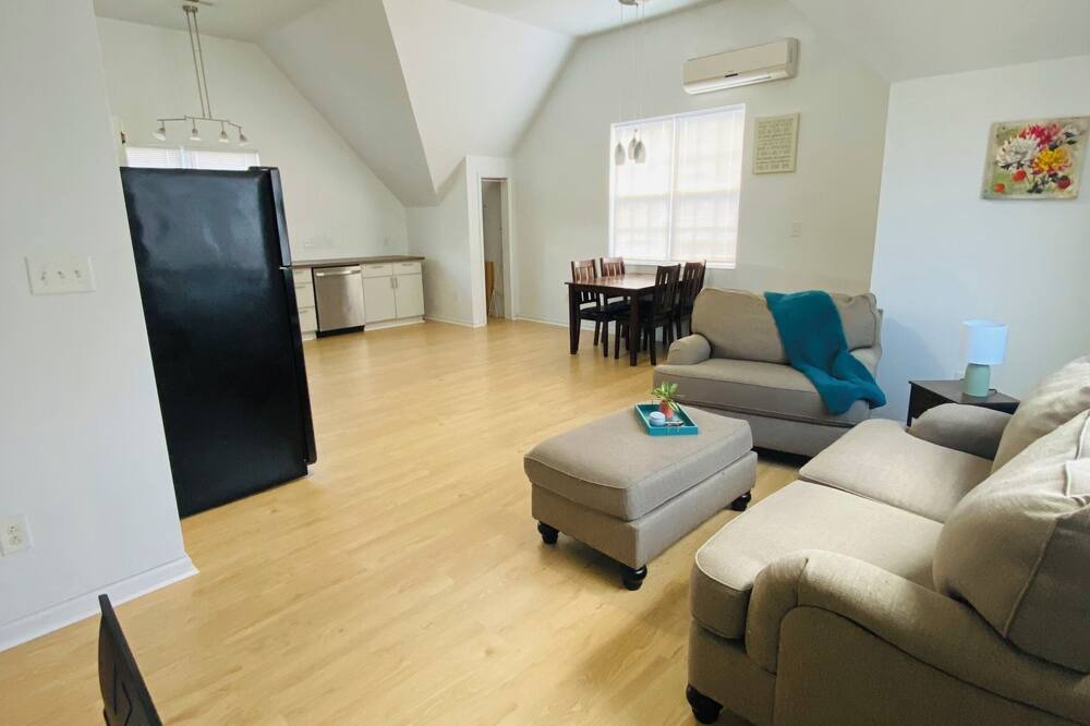 Photo of Livingroom in Monroe