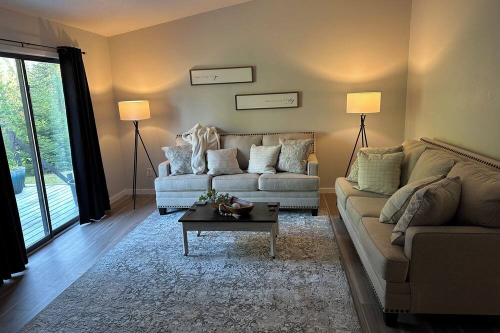 Photo of Livingroom in Hayden Lake