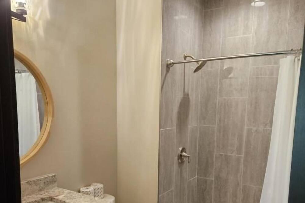 Photo of Bathroom in Gardiner
