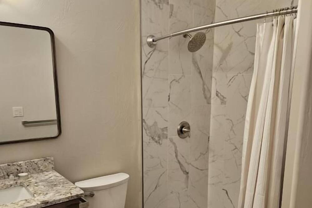 Photo of Bathroom in Gardiner