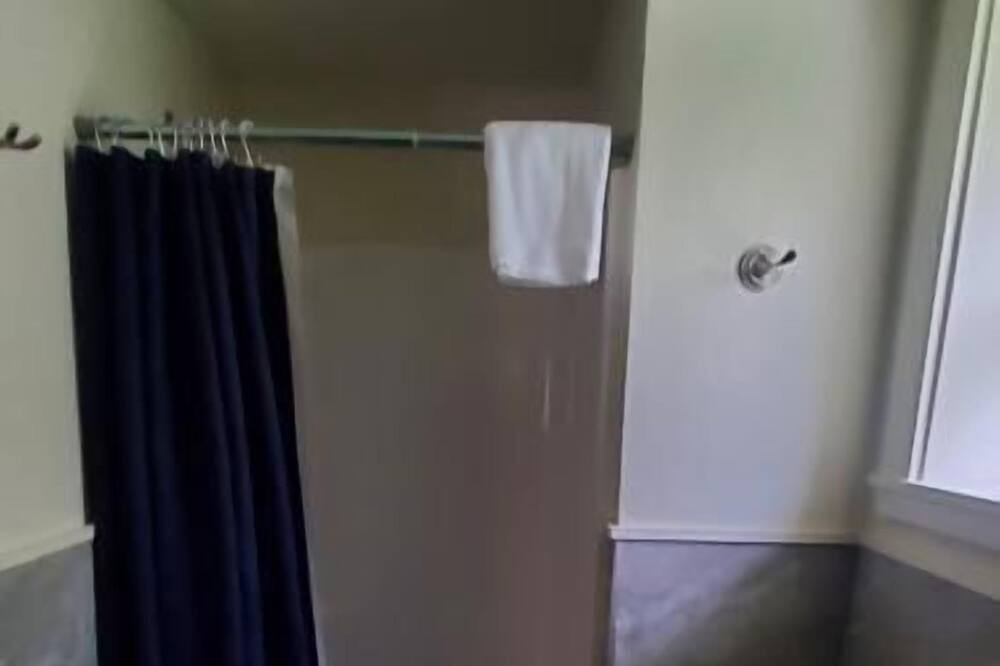 Photo of Bathroom in Gardiner