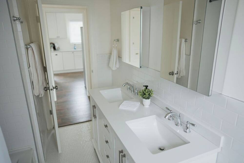 Photo of Bathroom in Yalecrest