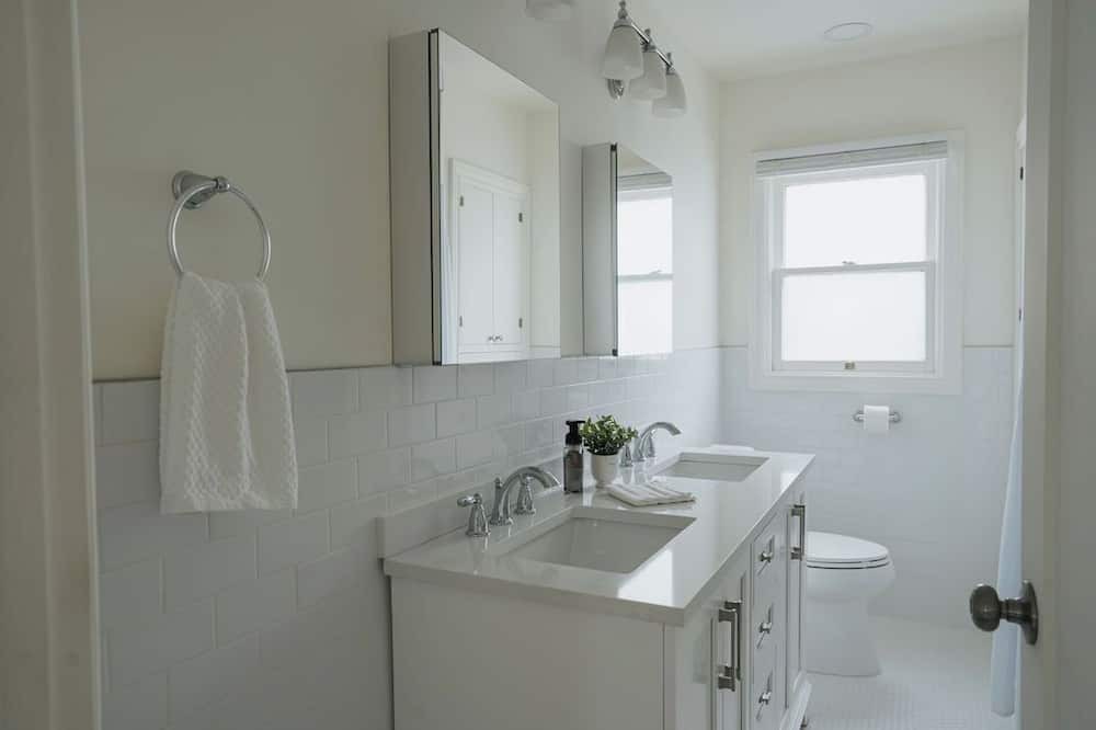 Photo of Bathroom in Yalecrest