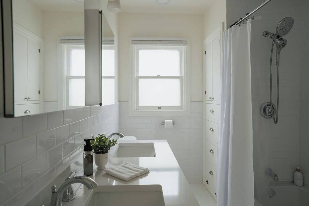 Photo of Bathroom in Yalecrest