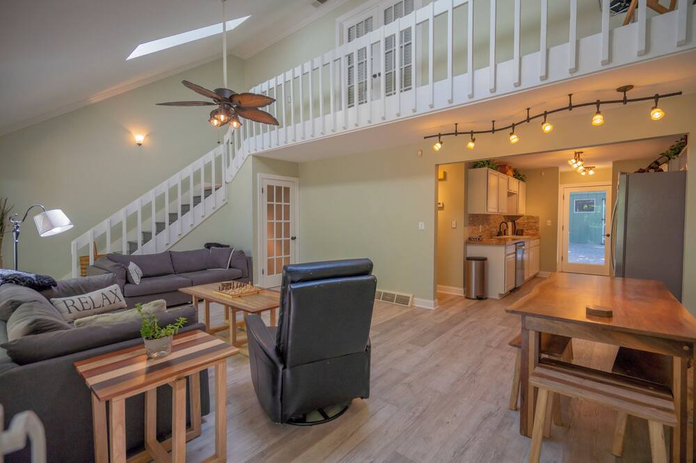 Photo of Livingroom in Southmont