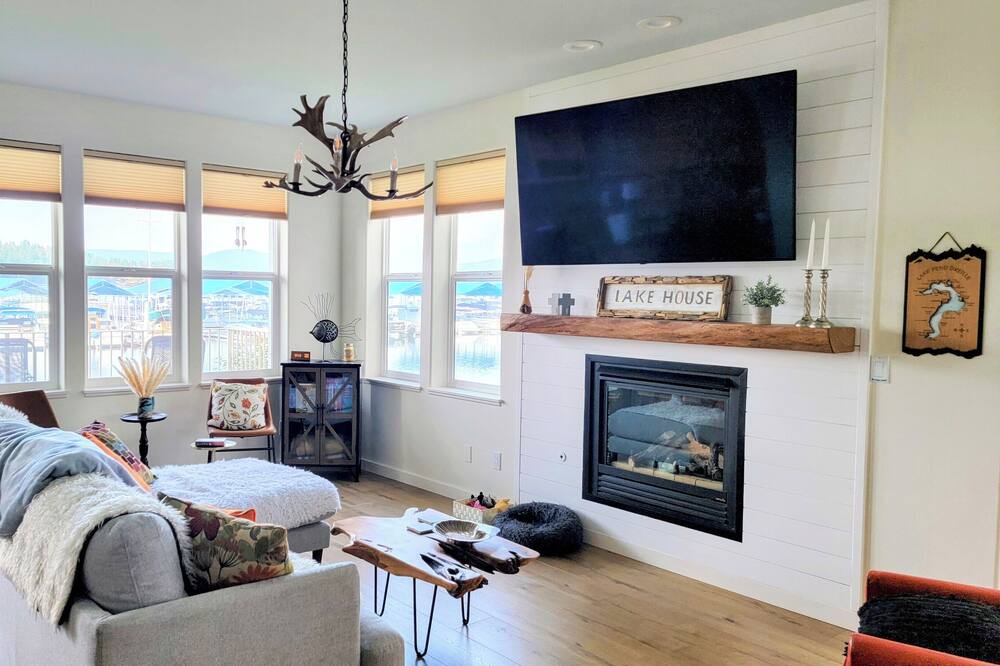 Photo of Livingroom in East Hope