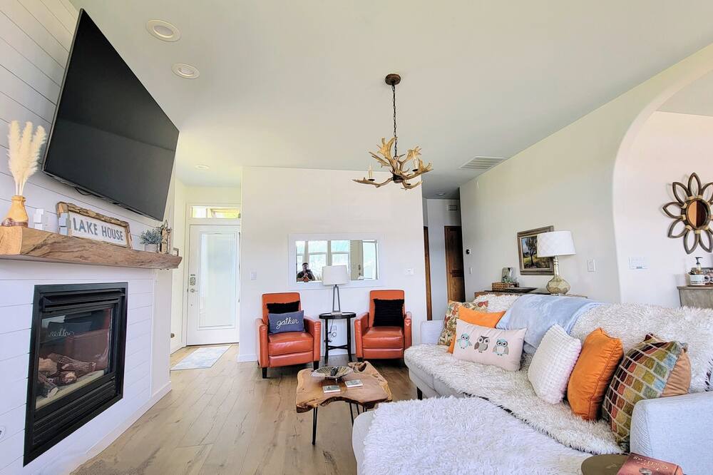 Photo of Livingroom in East Hope