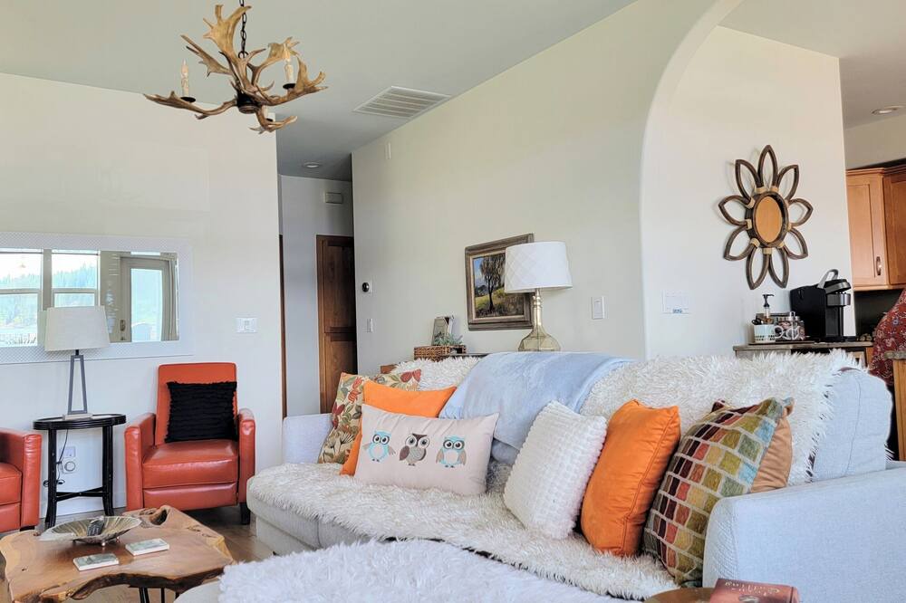 Photo of Livingroom in East Hope