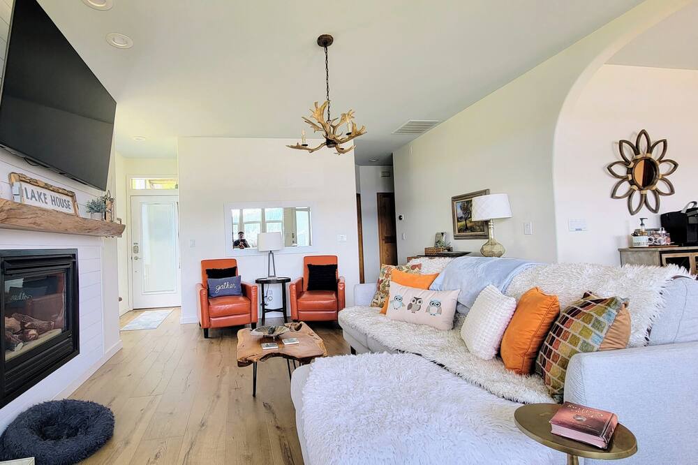 Photo of Livingroom in East Hope