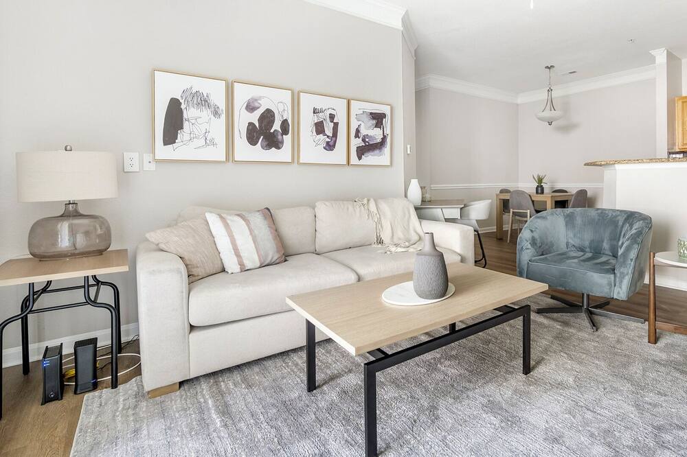 Photo of Livingroom in Ballantyne