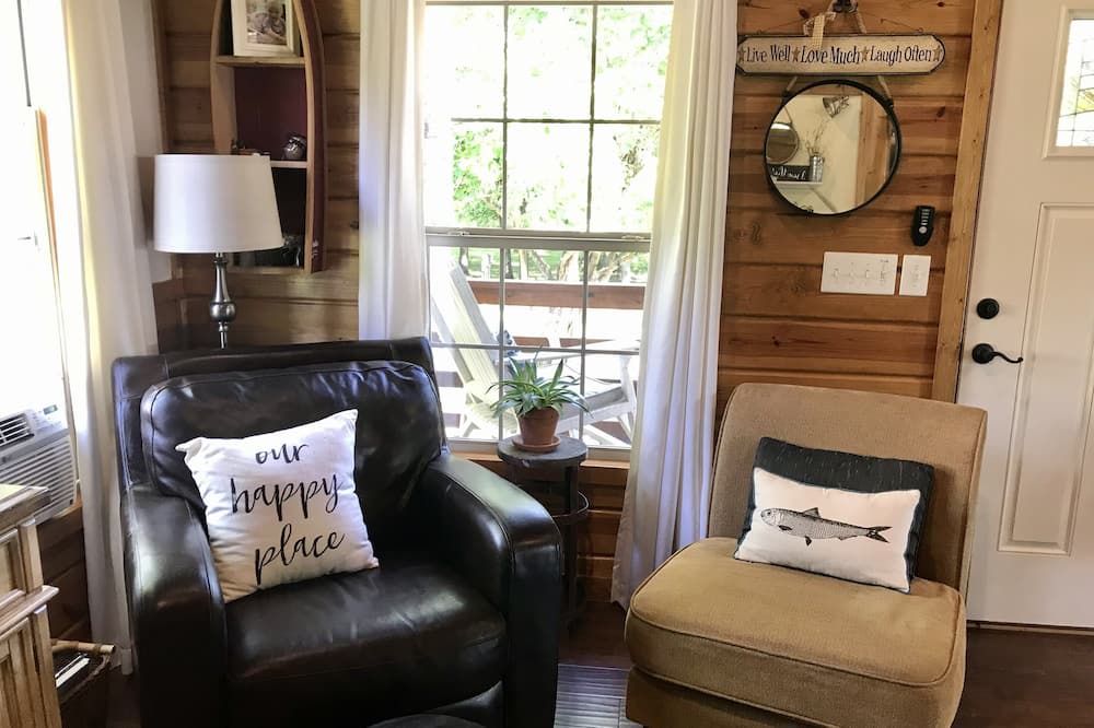 Photo of Livingroom in Proctor