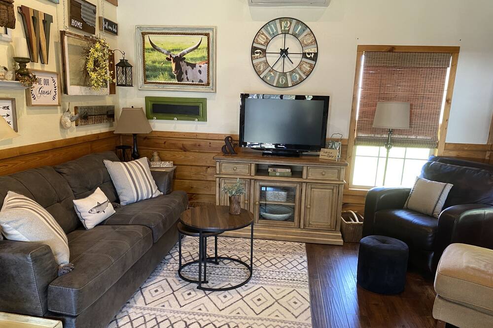 Photo of Livingroom in Proctor