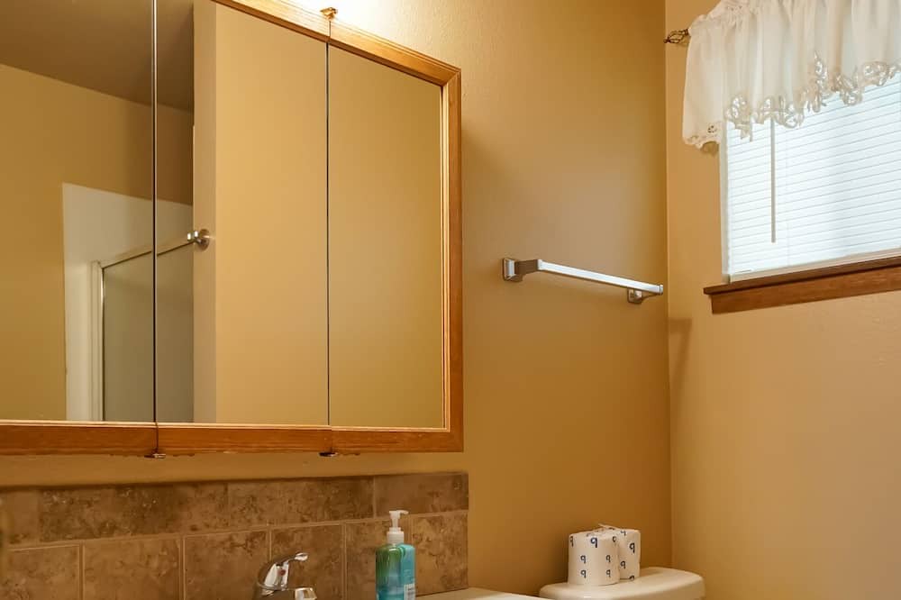 Photo of Bathroom in Elk