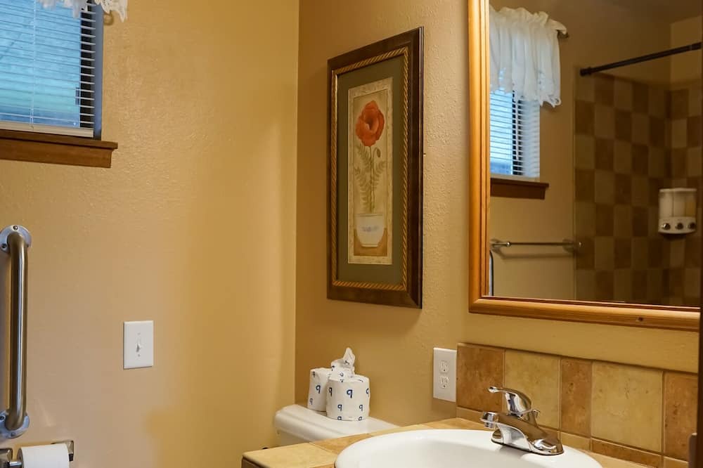 Photo of Bathroom in Elk
