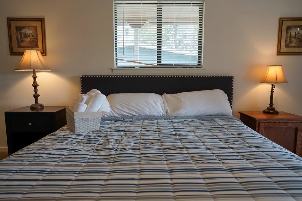 Photo of Bedroom in Elk