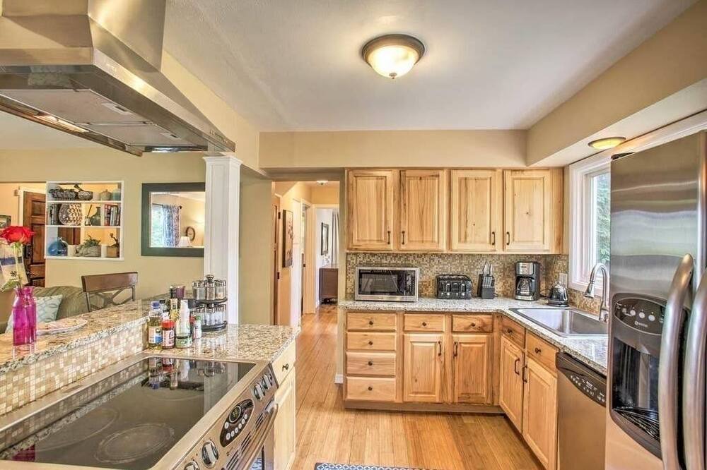 Photo of Kitchen in Garden District