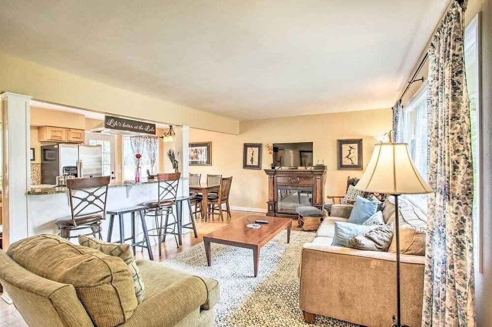 Photo of Livingroom in Garden District
