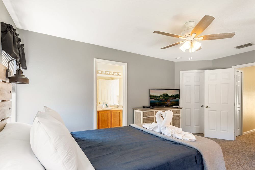 Photo of Bedroom in Watersong
