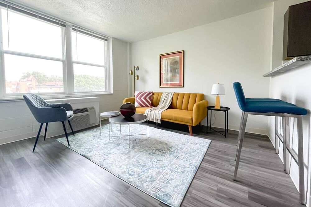 Photo of Livingroom in Mount Auburn