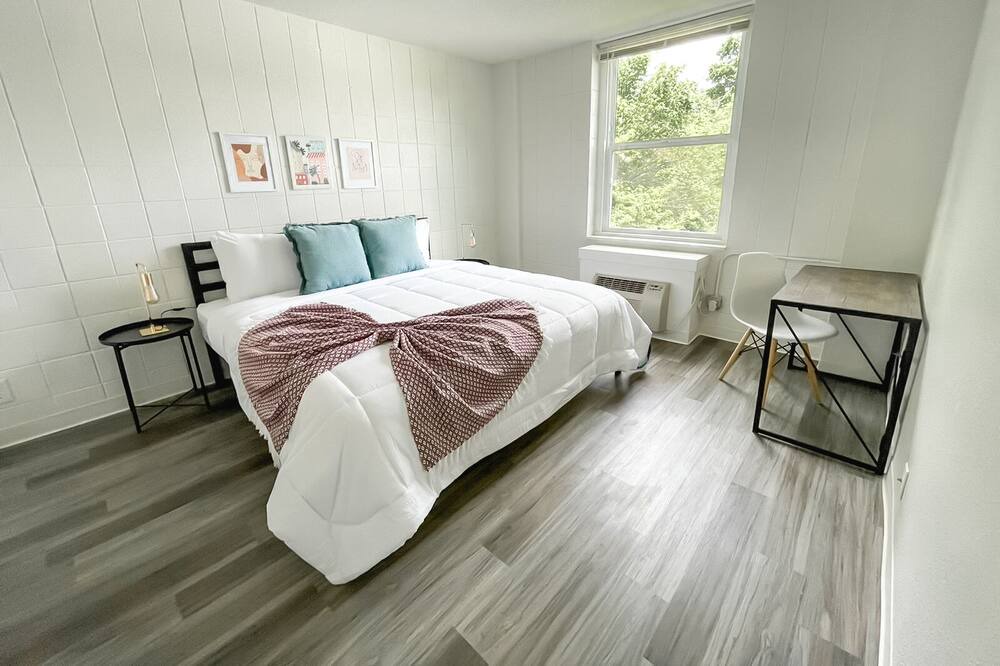 Photo of Bedroom in Mount Auburn