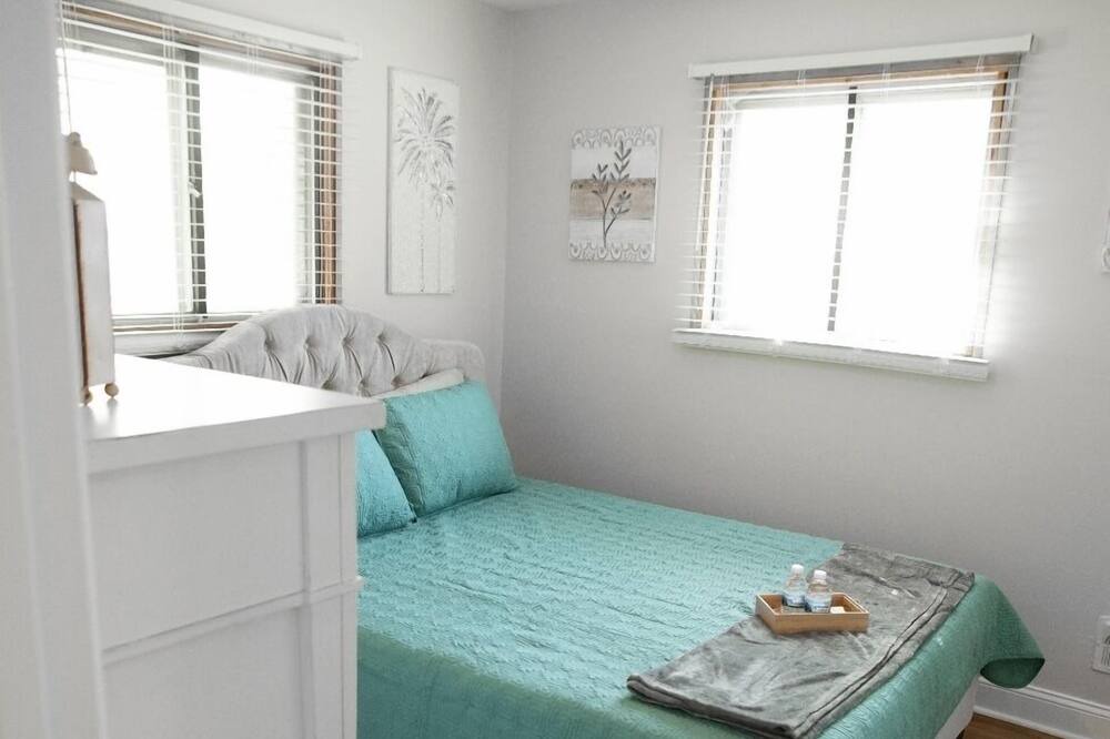 Photo of Bedroom in Speedway