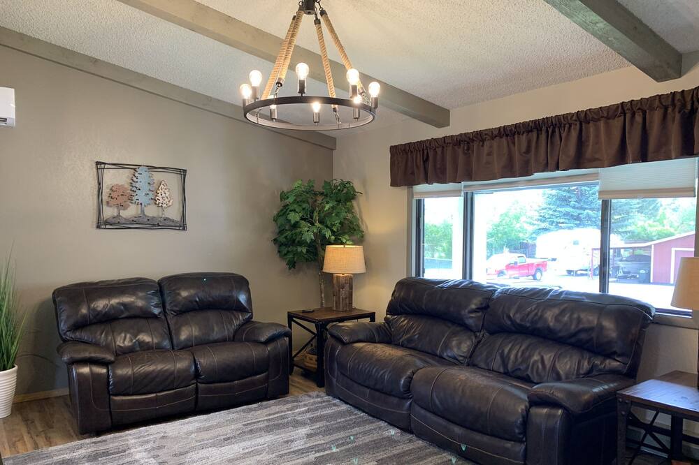 Photo of Livingroom in Evergreen