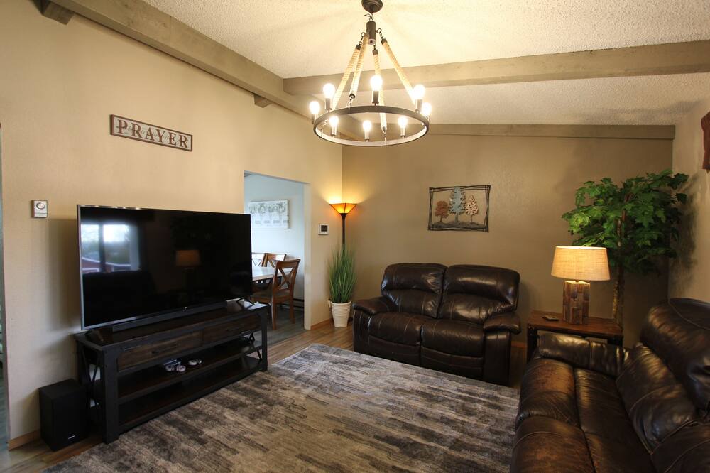 Photo of Livingroom in Evergreen