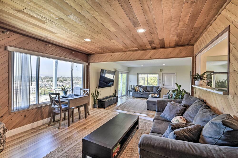Photo of Livingroom in Hayward