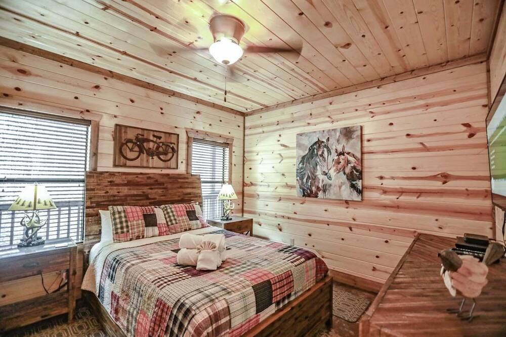 Photo of Bedroom in Hochatown
