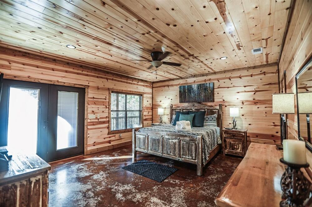 Photo of Bedroom in Hochatown