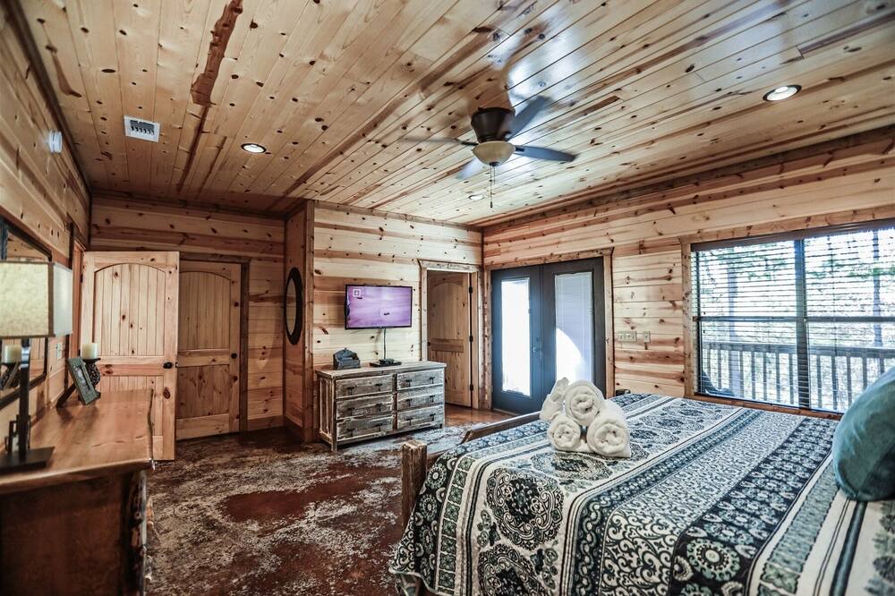 Photo of Bedroom in Hochatown