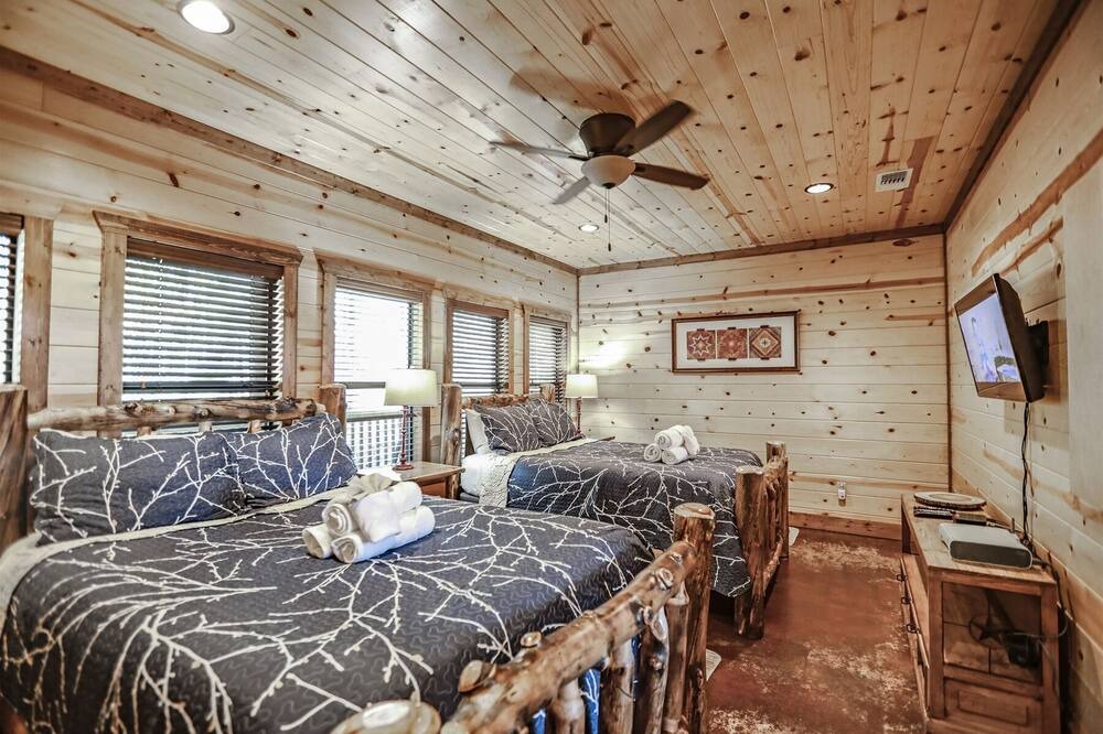 Photo of Bedroom in Hochatown