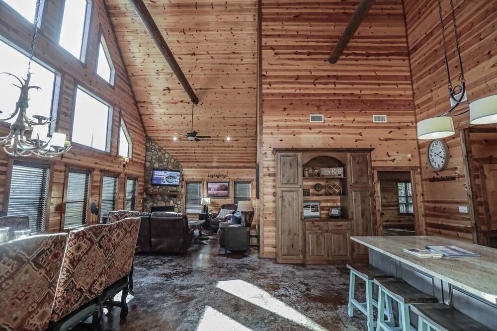 Photo of Livingroom in Hochatown