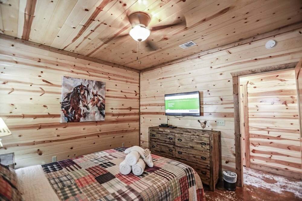 Photo of Bedroom in Hochatown