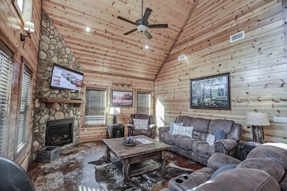 Photo of Livingroom in Hochatown