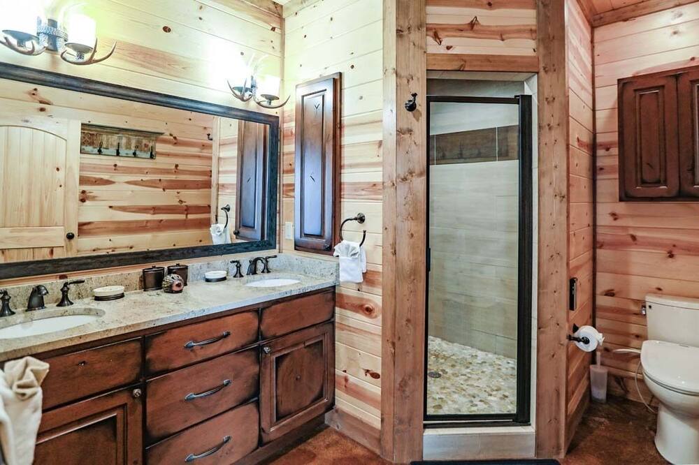 Photo of Bathroom in Hochatown
