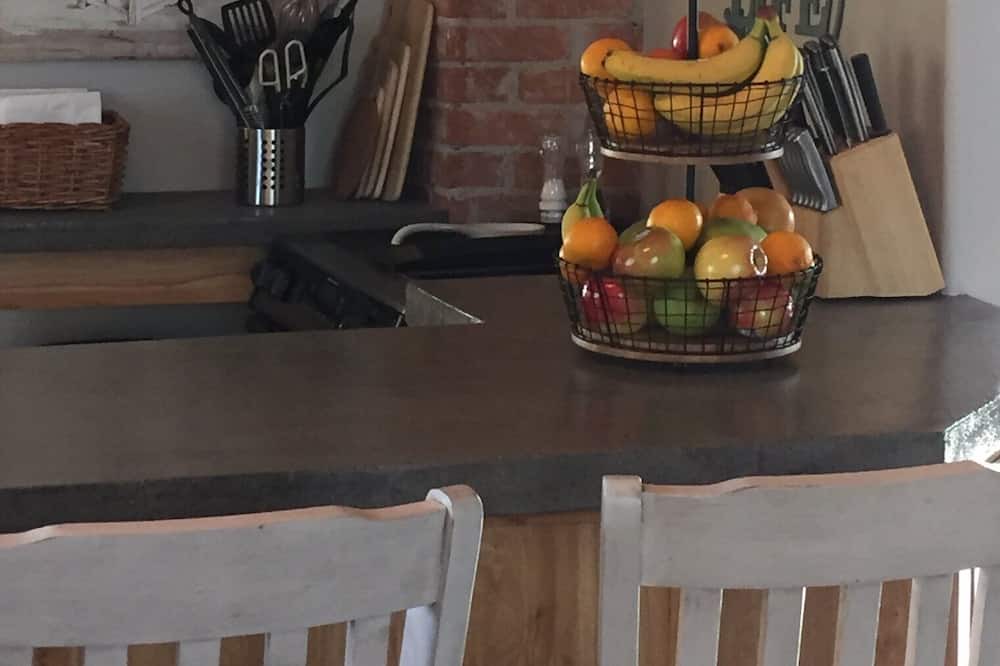 Photo of Kitchen in Weippe
