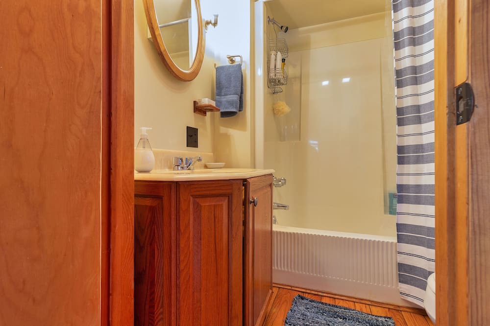 Photo of Bathroom in Drifting