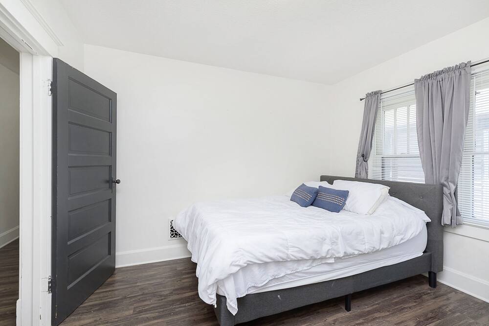 Photo of Bedroom in Holy Cross