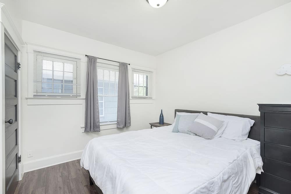 Photo of Bedroom in Holy Cross