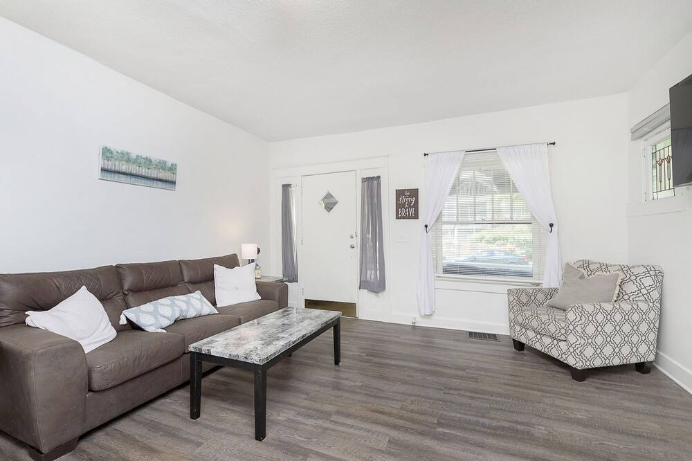 Photo of Livingroom in Holy Cross