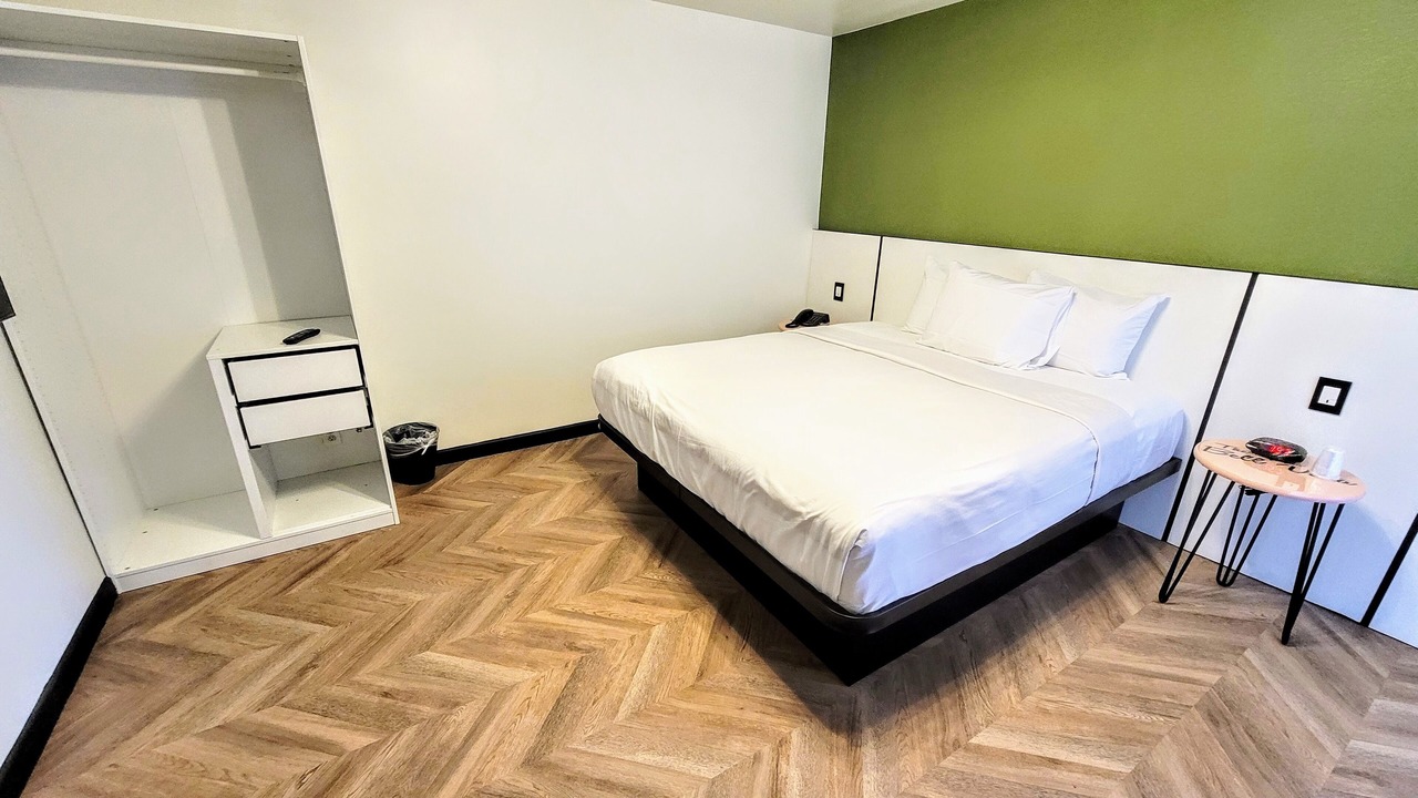 Photo of Bedroom in Burbank