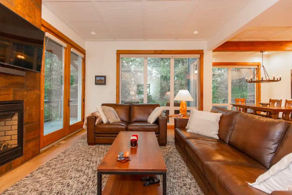 Photo of Livingroom in Red Lodge