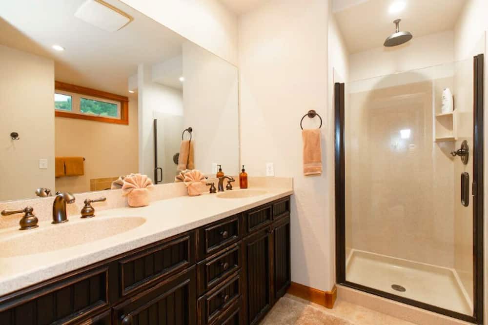 Photo of Bathroom in Red Lodge
