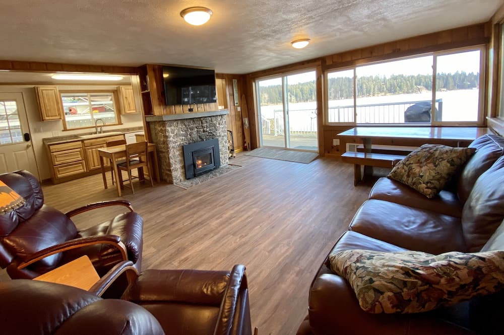 Photo of Livingroom in Diamond Lake