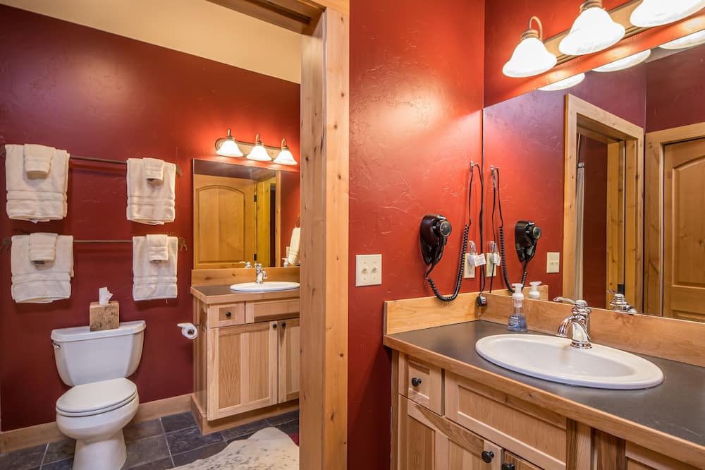 Photo of Bathroom in Powder Ridge