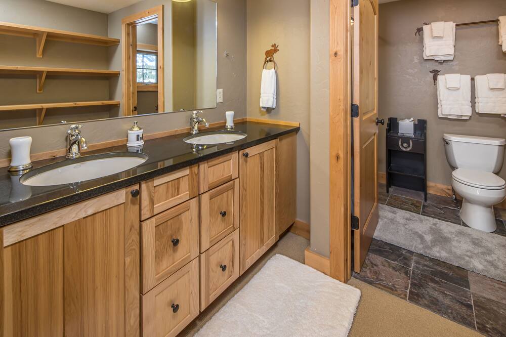 Photo of Bathroom in Powder Ridge