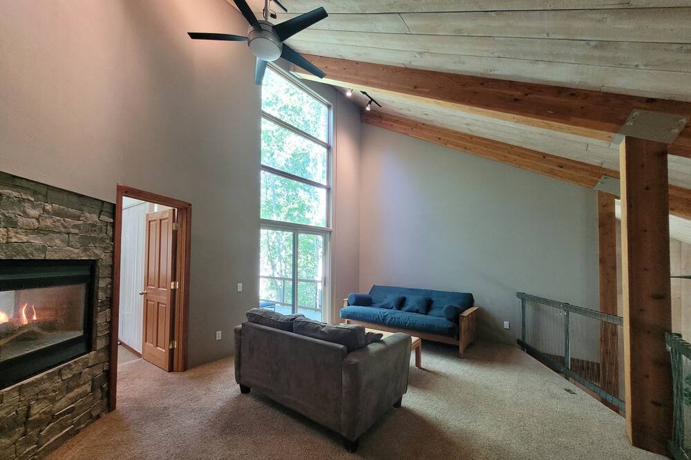 Photo of Livingroom in Hailey