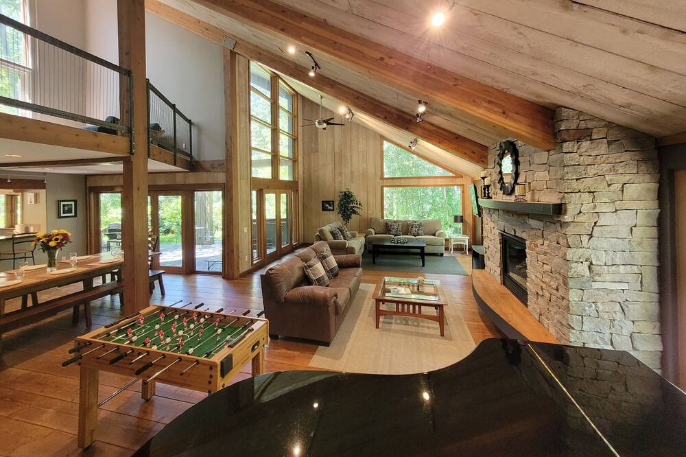 Photo of Livingroom in Hailey